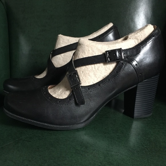 clarks mary jane heel shoes